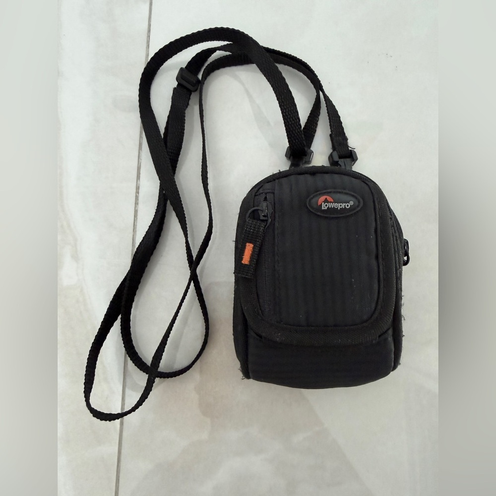 Lowepro Black Digital Camera case with Adjustable Strap and Belt Loop LP 114 GL
